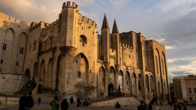 Visiter Avignon - image d'illustration